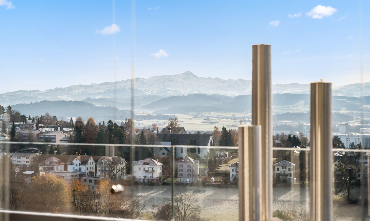 vue sur la montagne avec mountain view, vue sur la montagne, day time, et inside community