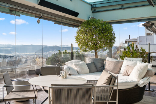 terrasse avec vue sur la montagne, mountain view, day time, espace de vie extérieur, et véranda