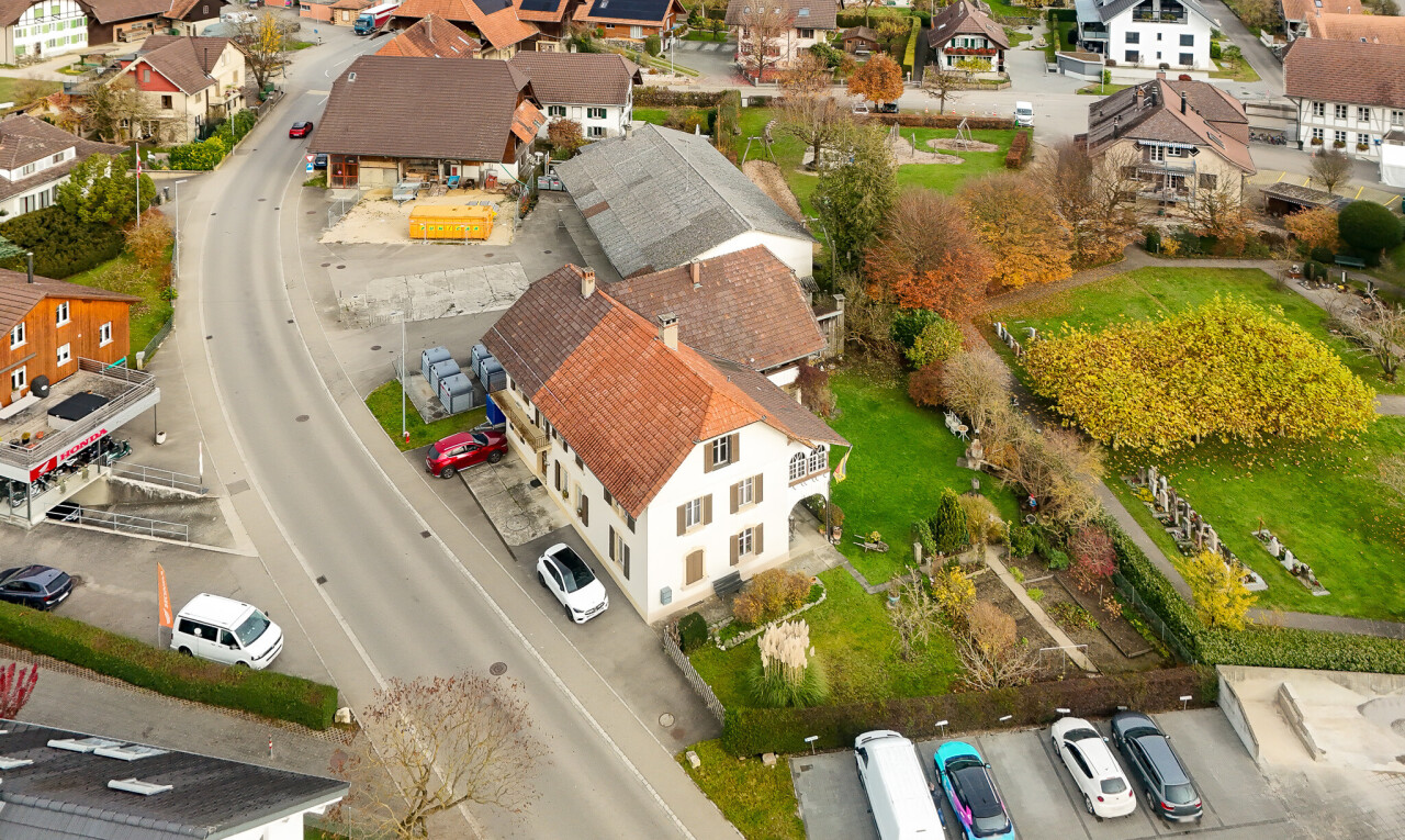 façade avec vue résidentielle, residential view, et parking