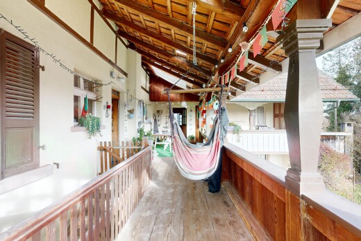terrasse avec balcon et inside property