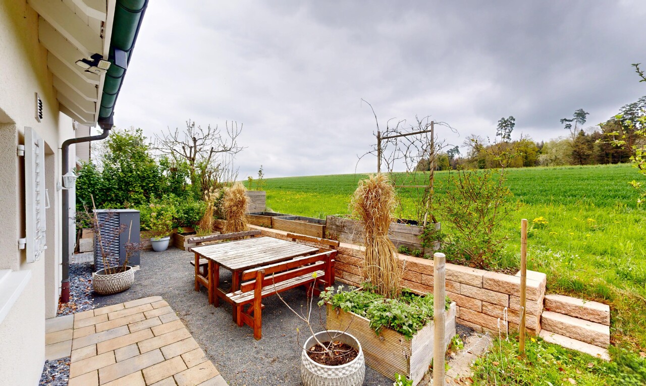 terrasse mit terrasse, overcast, und from property