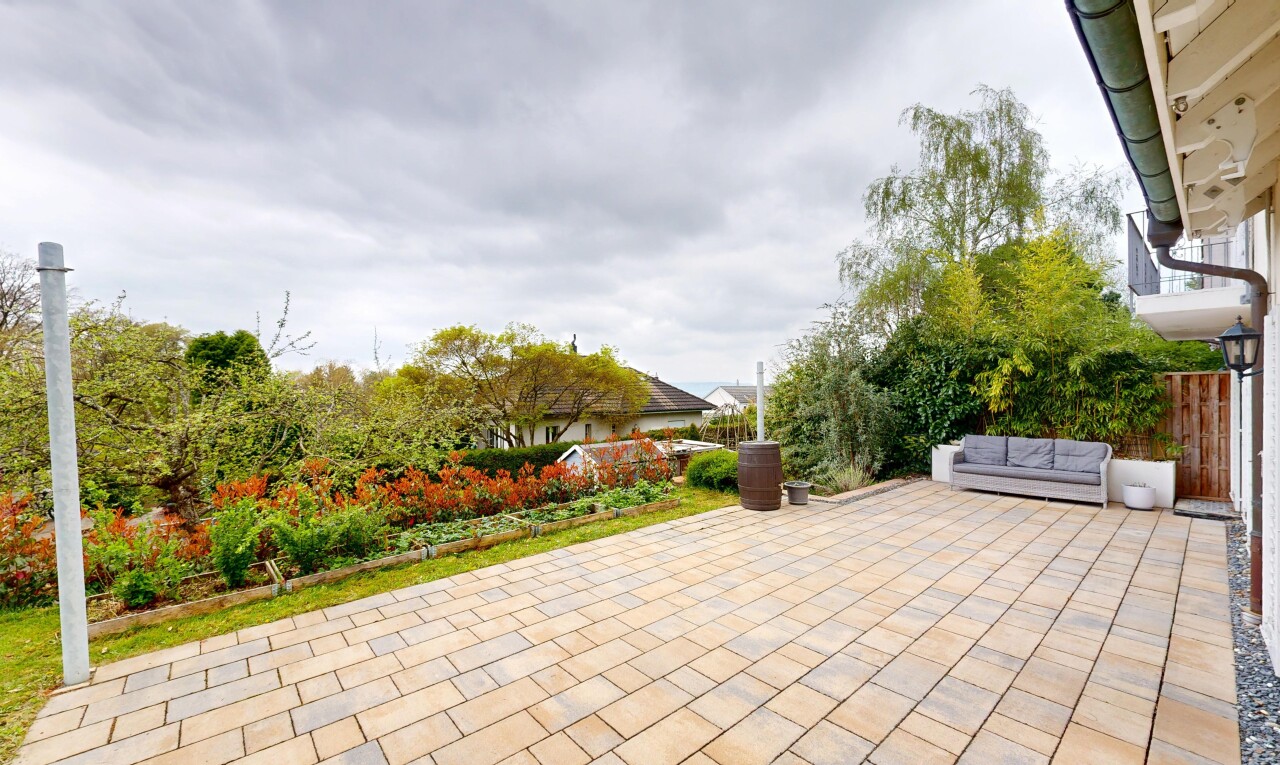 terrasse mit overcast, from property, und terrasse