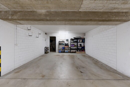 parking avec inside property