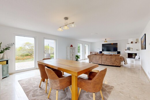 wohn- / esszimmer mit gipskartonwand, drywall, inside property, natürliches licht, und natural light