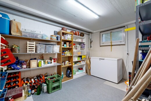 vorratskammer mit chest freezer