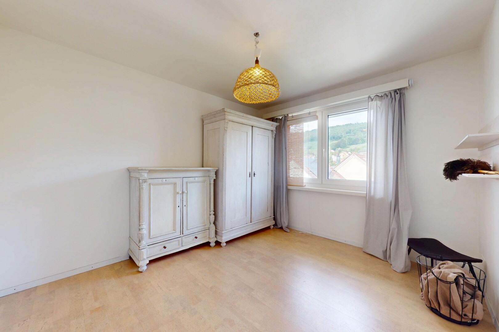pièce vide avec lumière naturelle, natural light, cloison sèche, drywall, et inside property