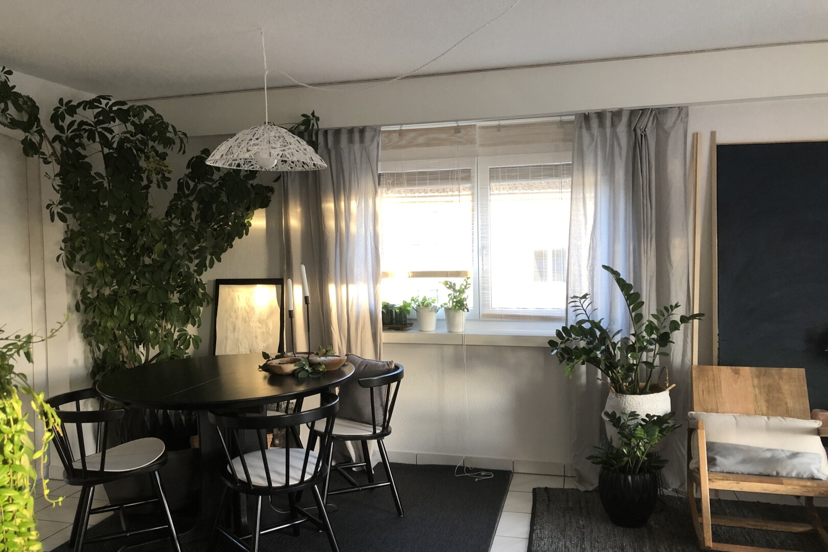 esszimmer mit tile floor, fliesenboden, inside property, drywall, und gipskartonwand