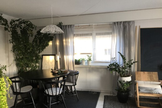 esszimmer mit tile floor, fliesenboden, inside property, drywall, und gipskartonwand