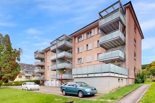 außenansicht mit day time, blick auf wohnanlage, und apartment complex view