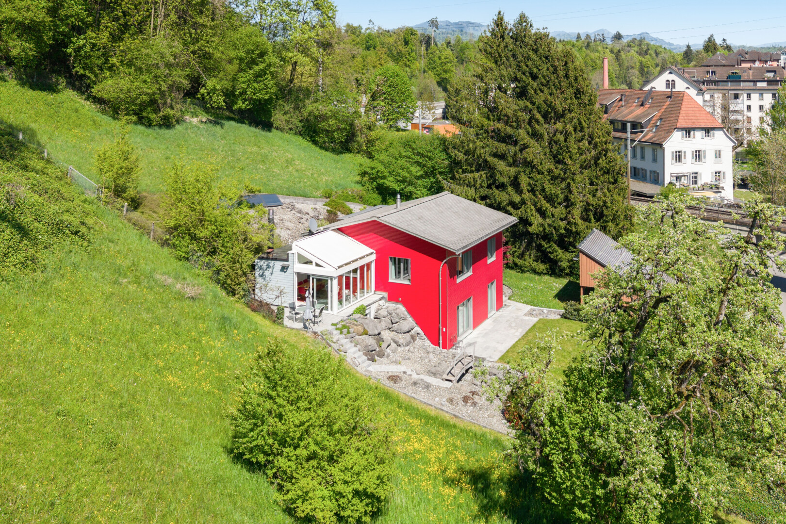 outdoor house featuring a yard