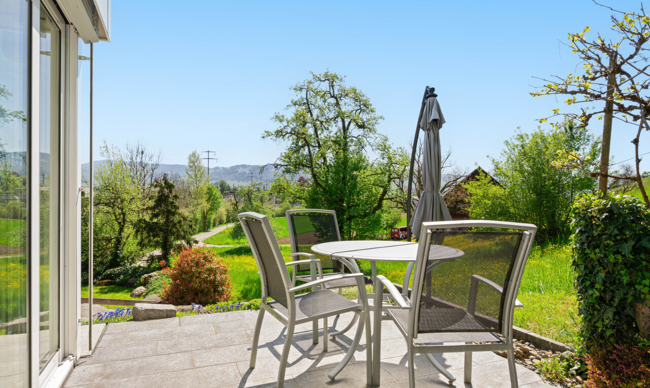 patio / terrace featuring outdoor dining space and a patio
