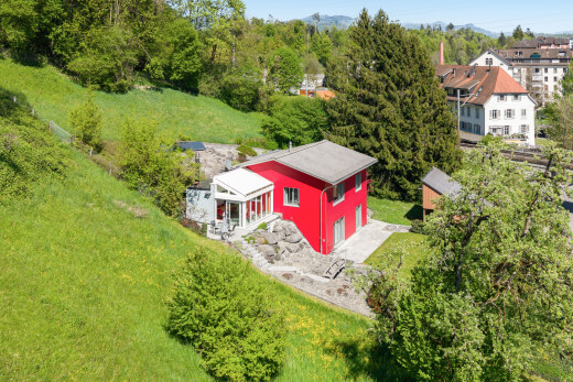 outdoor house featuring a yard