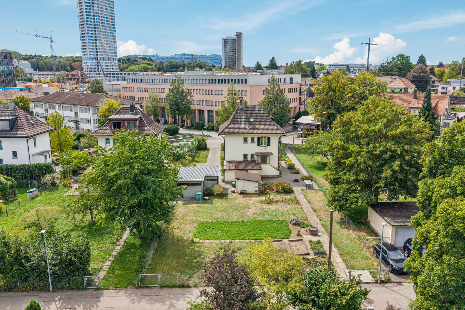 außenansicht mit day time, power lines view, wohngebietblick, residential view, und zaun