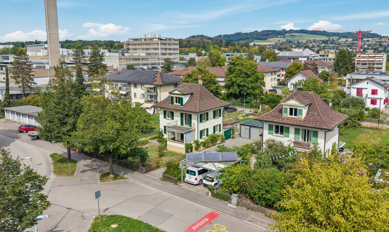 outdoor house featuring a residential view