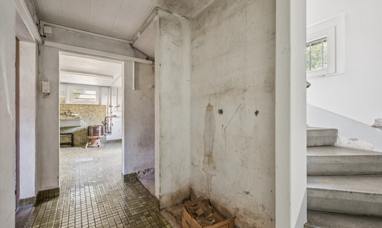 corridor featuring stairs