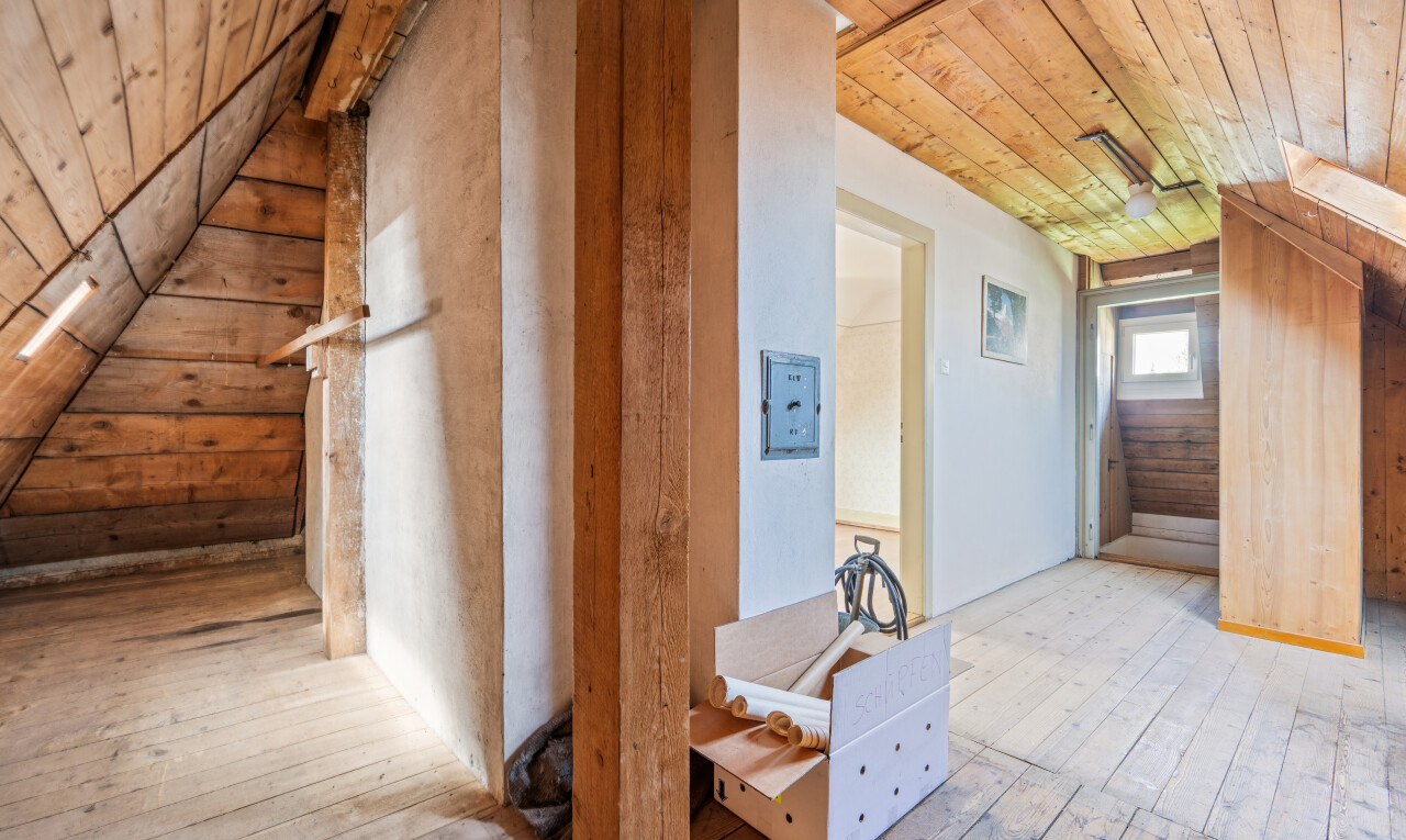 halle / korridor mit wood ceiling, holzdecke, hardwood floor, wood wall, und holzwand