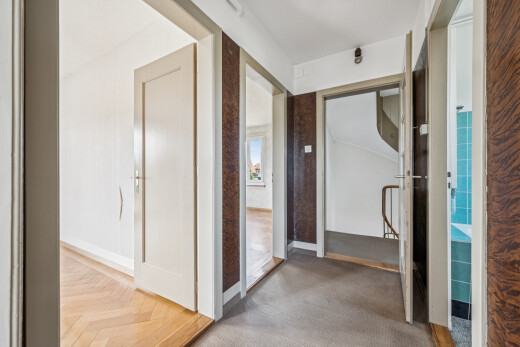 halle / korridor mit inside property, gipskartonwand, drywall, und light floor