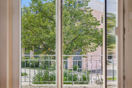 balkon mit day time, balkon, und inside property