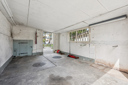 leerer raum mit concrete floor, betonboden, unfinished concrete floor, concrete wall, und betonmauer