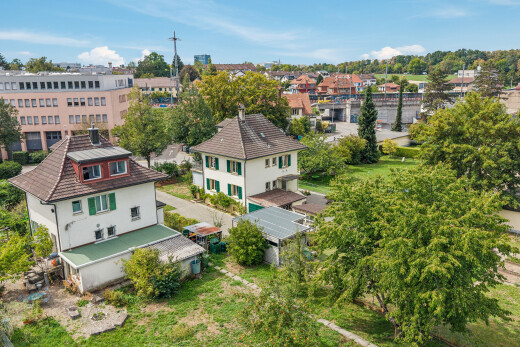 außenansicht mit dachgaube, day time, und drone view
