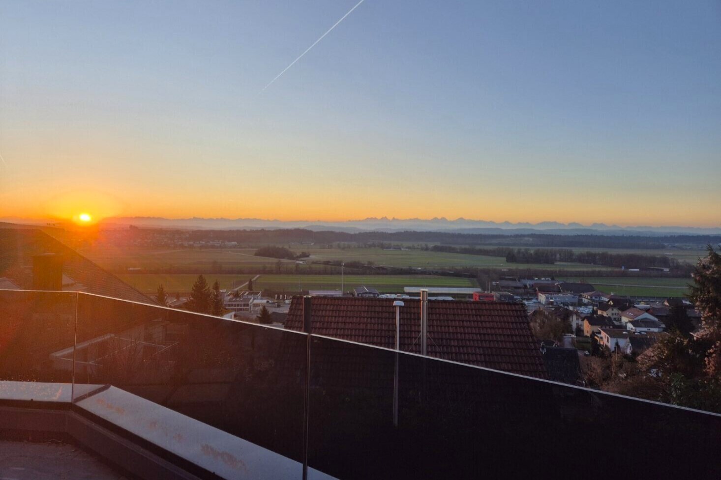 balcon avec from property, dusk, et balcon