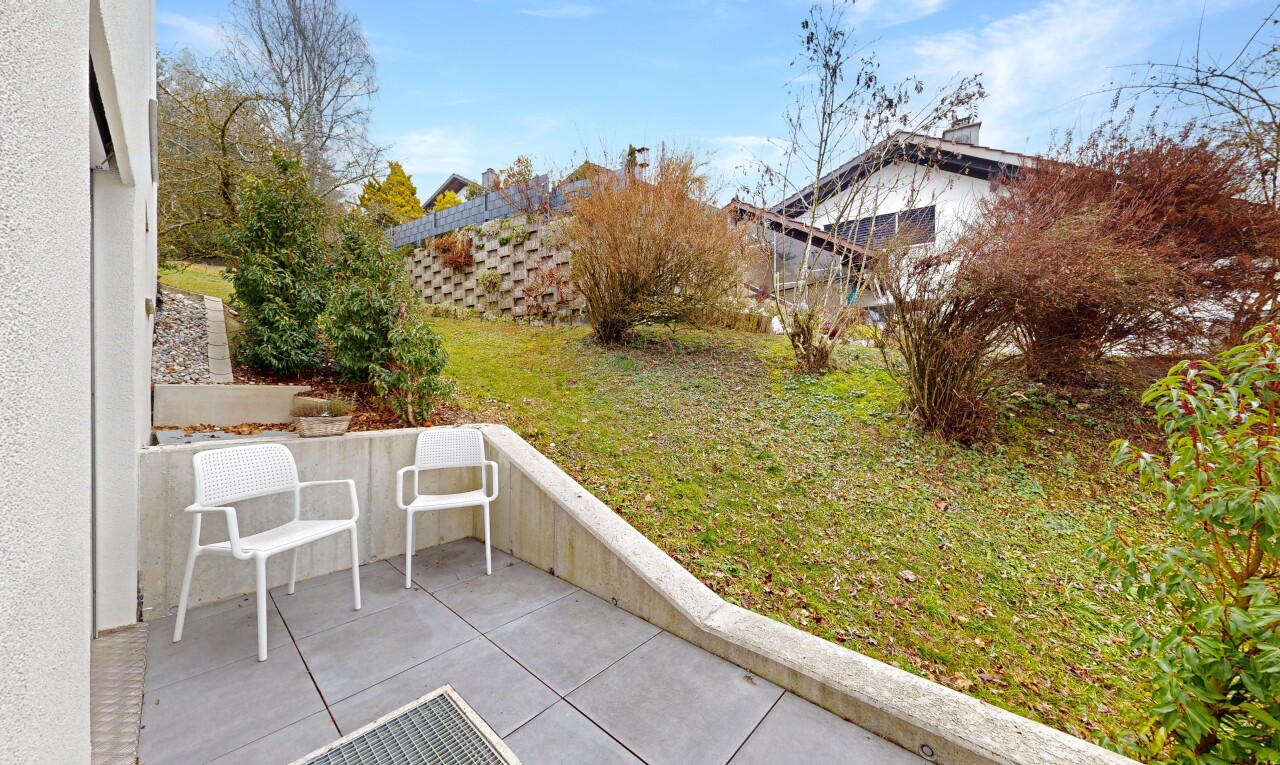 jardin avec pelouse, from property, day time, et terrasse