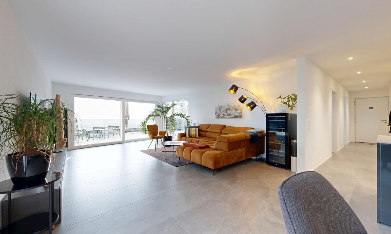 salon avec inside property, lumière naturelle, natural light, concrete tile, et cloison sèche