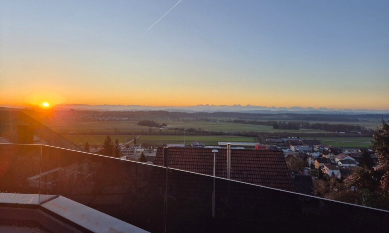 balcon avec from property, dusk, et balcon