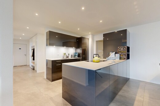 küche mit schränke mit flachen paneelen, inside property, einbauleuchten, recessed lighting, und gipskartonwand