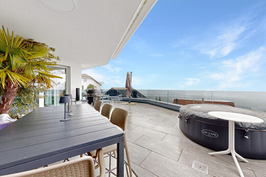 terrasse avec day time, coin repas extérieur, gril, et from property