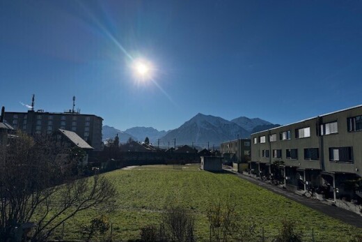 außenansicht mit leeres grundstück, day time, mountain view, und blick auf die berge