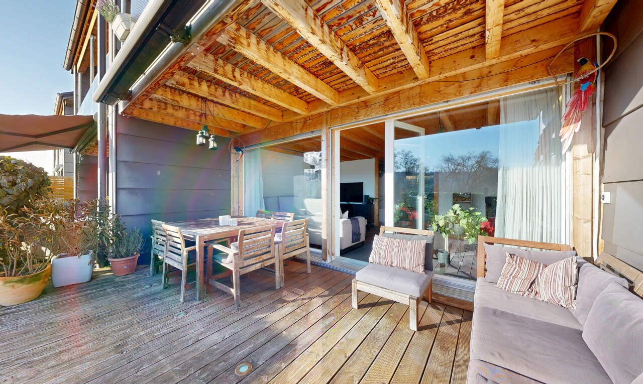 terrasse avec coin repas extérieur, terrasse, from property, espace de vie extérieur, et télévision