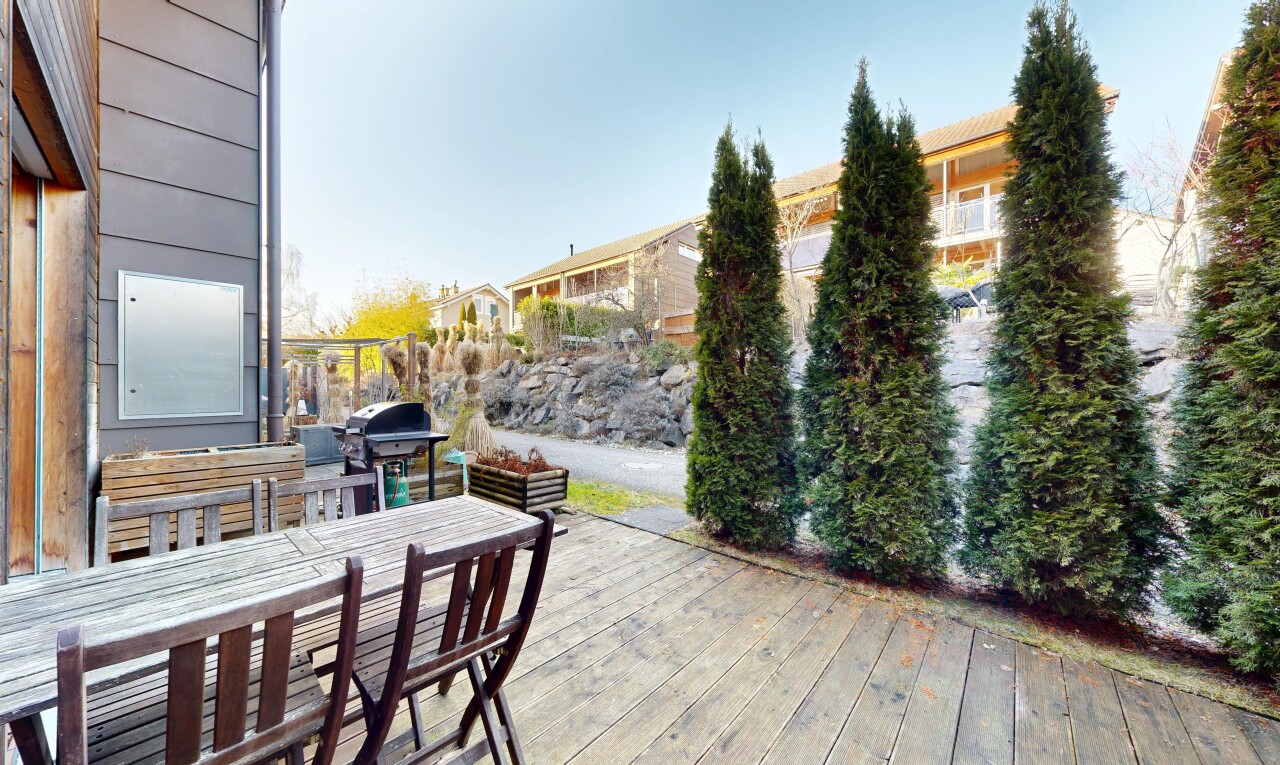 terrasse avec coin repas extérieur, terrasse, day time, gril, et from property