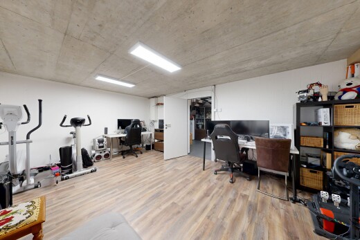 bureau avec espace bureau, inside community, wood finish floor, drywall, et concrete ceiling