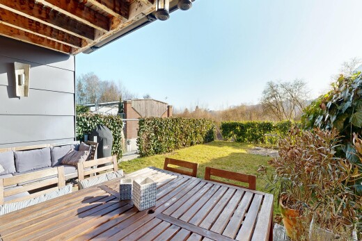 terrasse avec pelouse, from property, day time, terrasse, et espace de vie extérieur