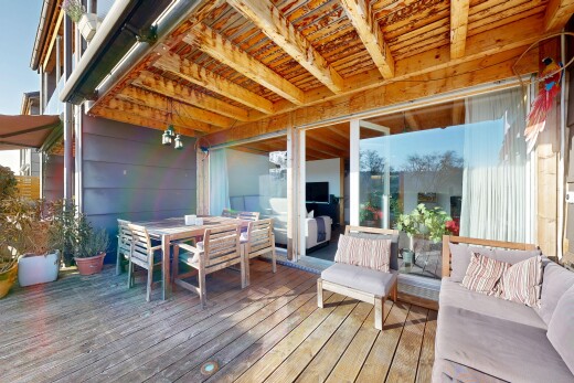 terrasse avec coin repas extérieur, terrasse, from property, espace de vie extérieur, et télévision