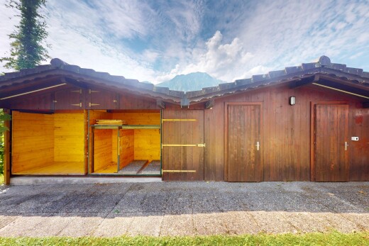 façade avec bardage en bois, property visible, day time, et bardage vertical