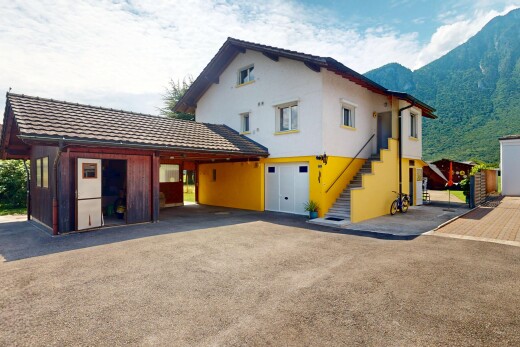 außenansicht mit property visible, treppen, day time, und stuckverkleidung