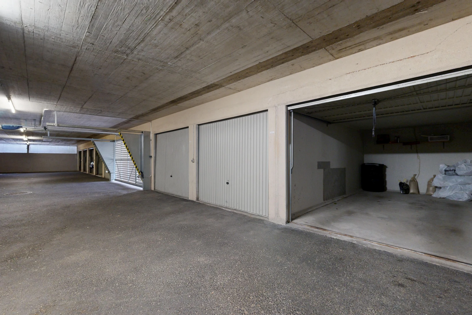 parken mit treppen und inside community