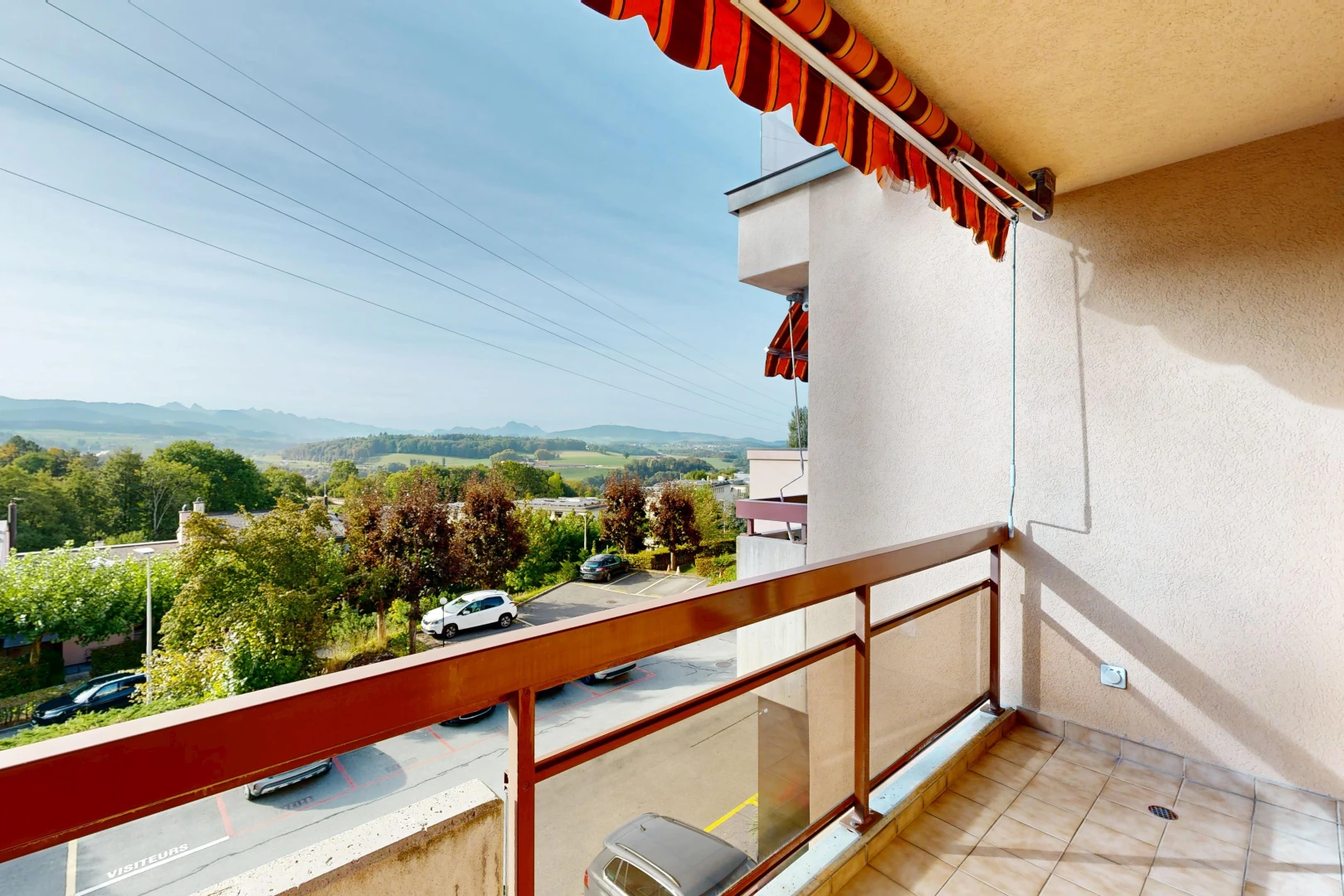 balkon mit balkon, view focus, from property, power lines view, und day time