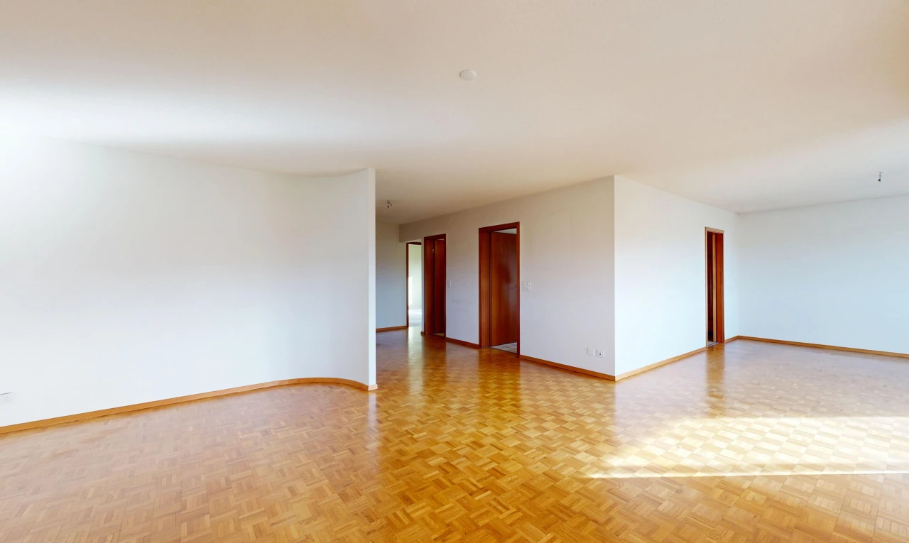 leerer raum mit gipskartonwand, drywall, sockelleisten, baseboards wall, und holzfußboden