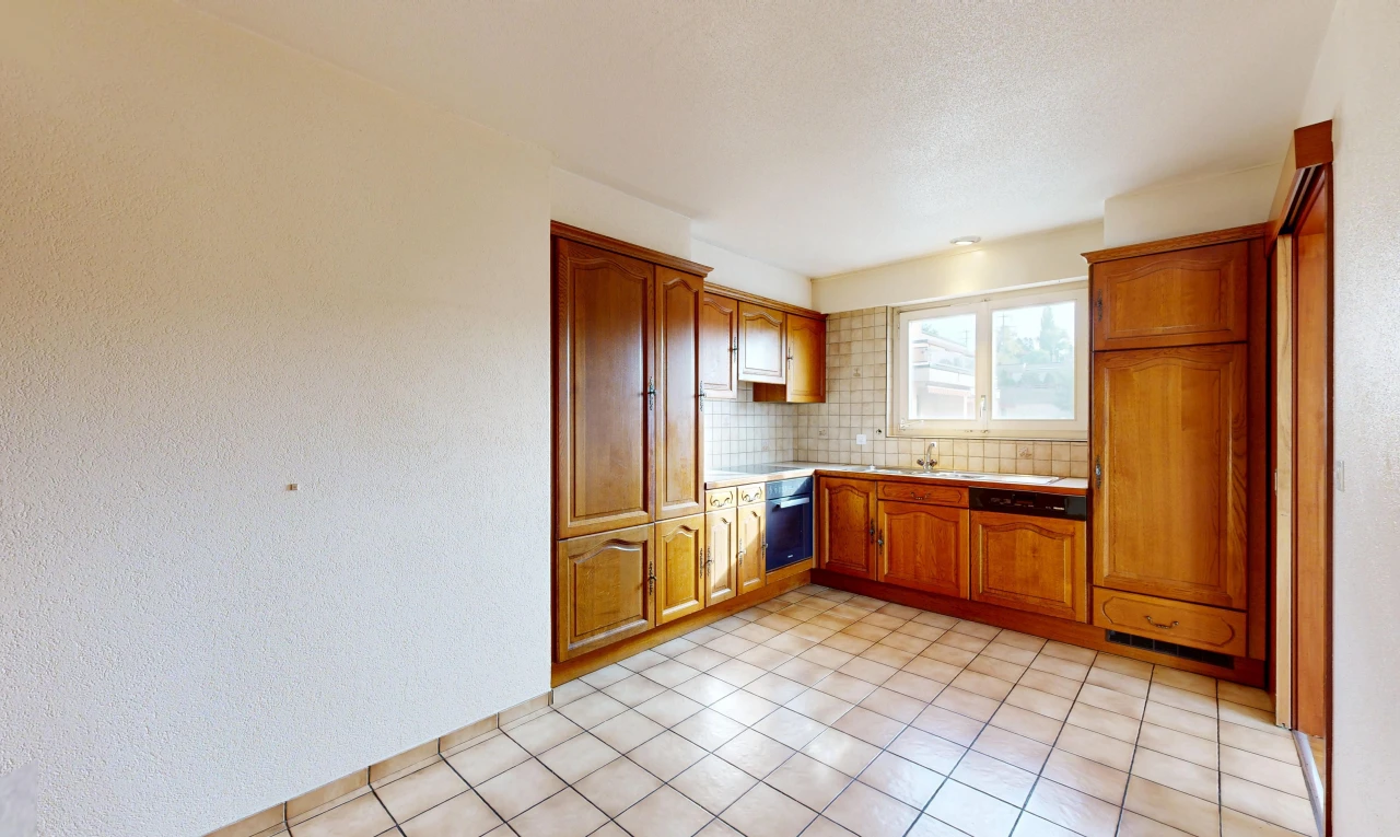 küche mit arched cabinets, bogenförmige schränke, light floor, medium brown cabinets, und mittelbraune schränke