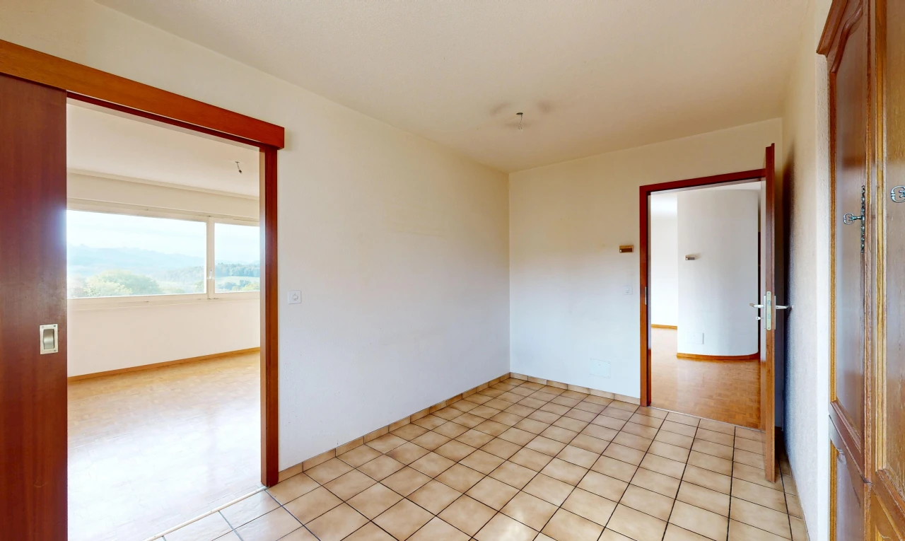 leerer raum mit light floor, drywall, gipskartonwand, inside property, und tile floor
