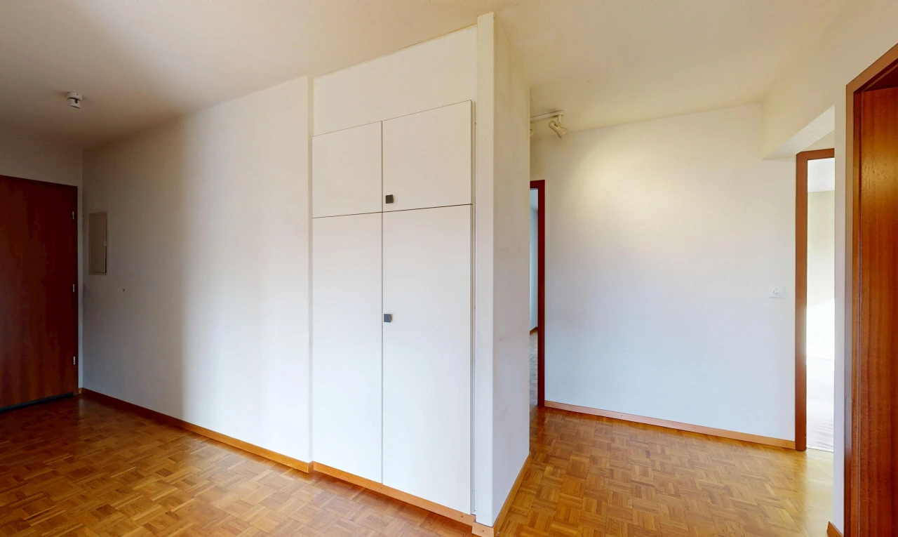 leerer raum mit drywall, gipskartonwand, baseboards wall, sockelleisten, und light floor