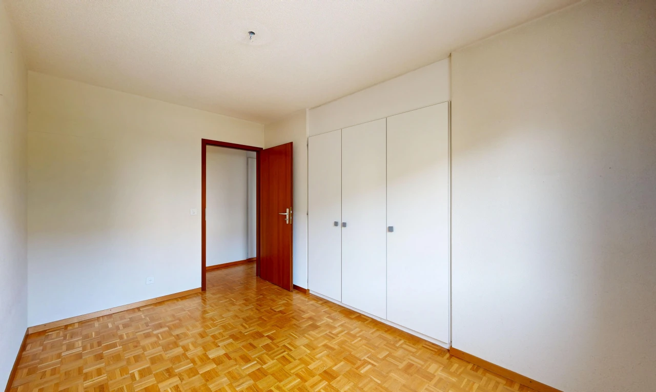 leerer raum mit drywall, gipskartonwand, baseboards wall, sockelleisten, und light floor