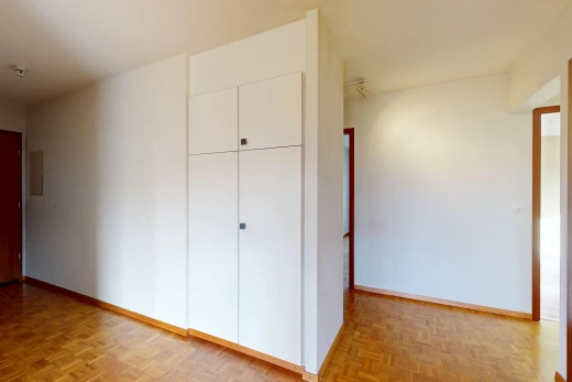 leerer raum mit drywall, gipskartonwand, baseboards wall, sockelleisten, und light floor