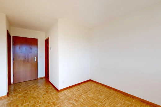 leerer raum mit gipskartonwand, drywall, sockelleisten, baseboards wall, und light floor