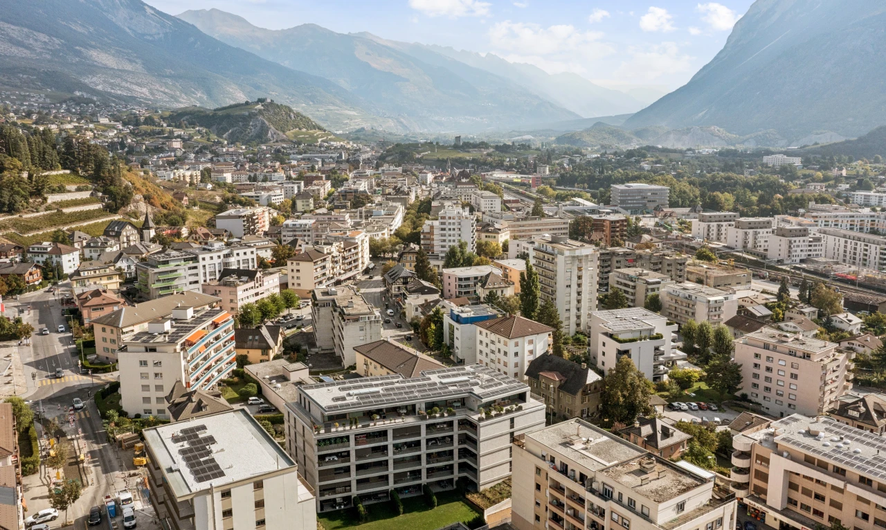 extérieur du bâtiment avec mountain view, vue sur la montagne, day time, et aerial view