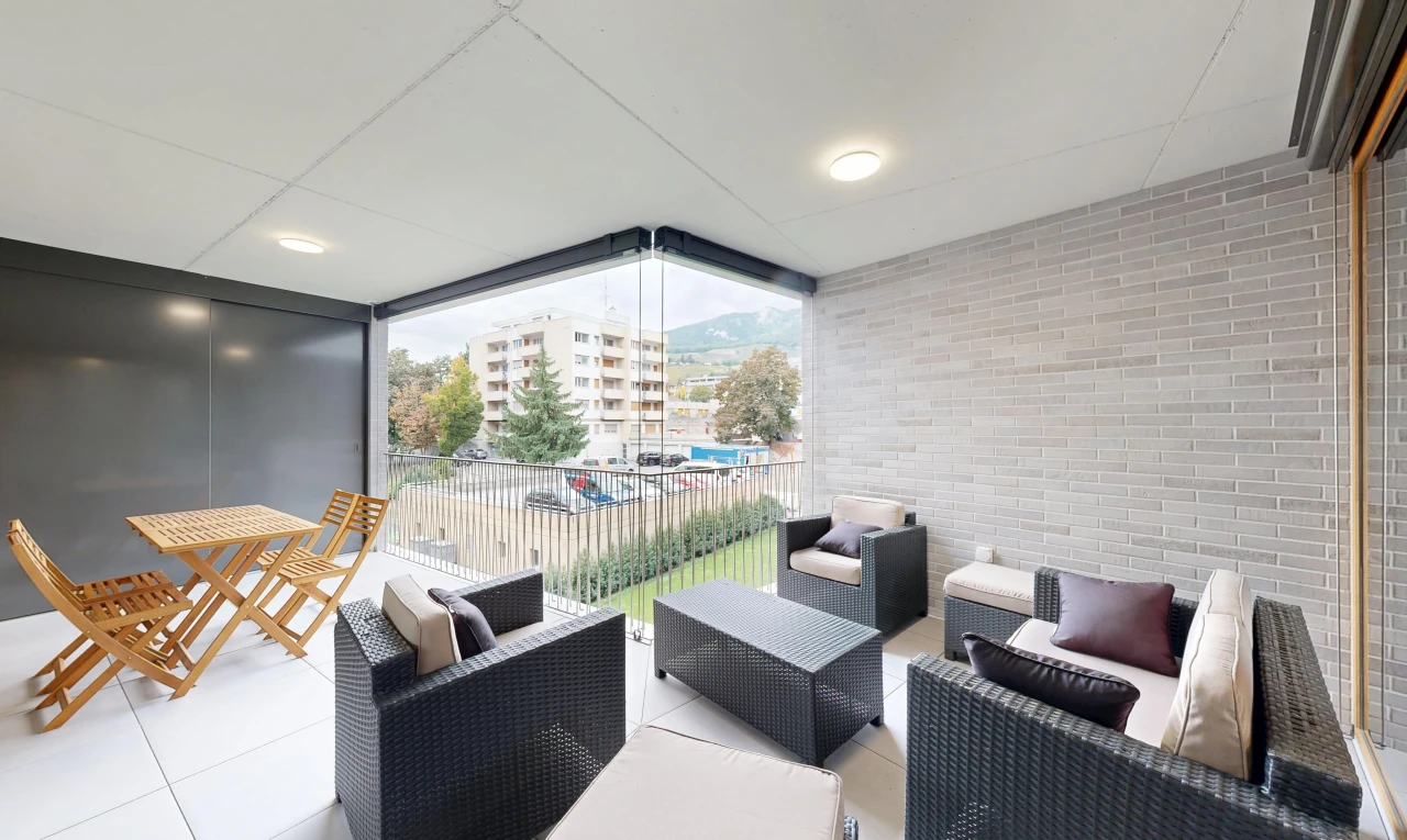 terrasse avec view focus, espace de vie extérieur, et from property