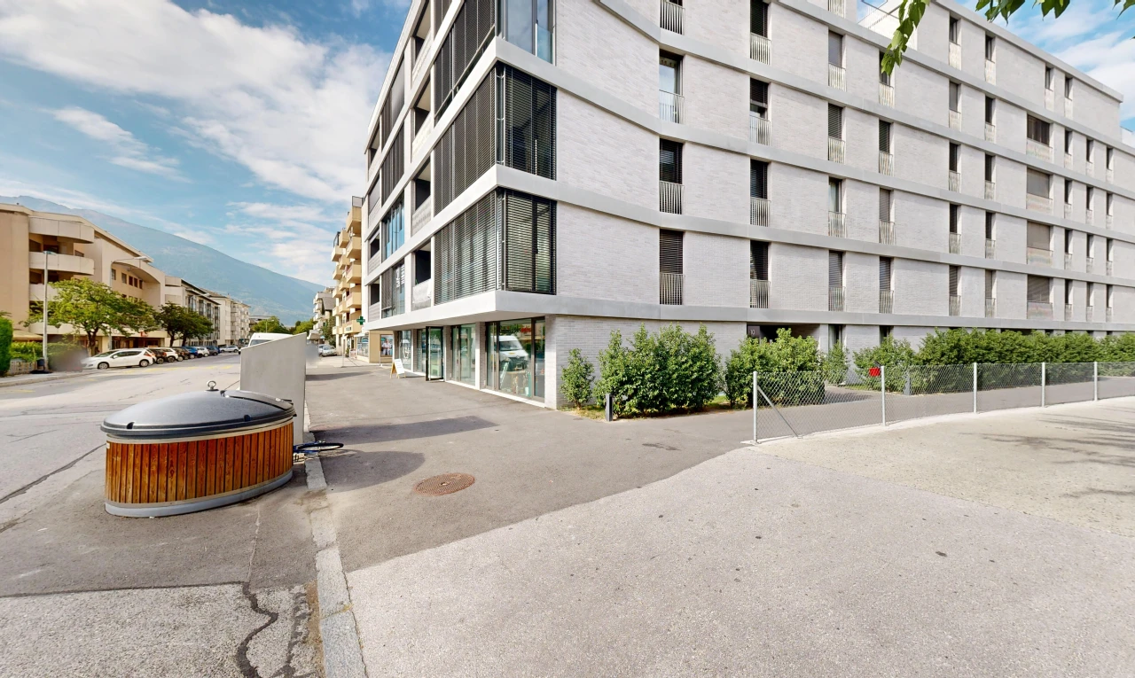 extérieur du bâtiment avec day time, apartment complex view, vue sur le complexe d'appartements, et from community